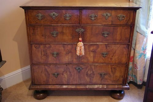 Early 18th Century Walnut Chest of Drawers
