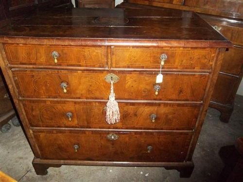 Early 18th Century Walnut Chest of Drawers