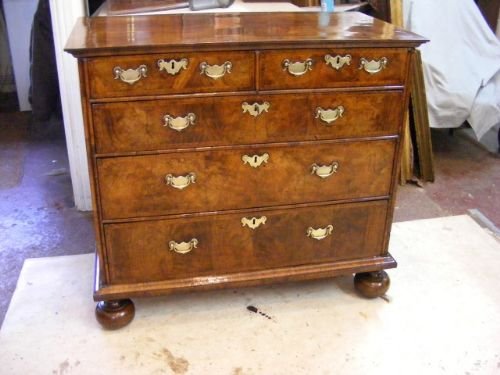 Early 18th Century Walnut Chest of Drawers.