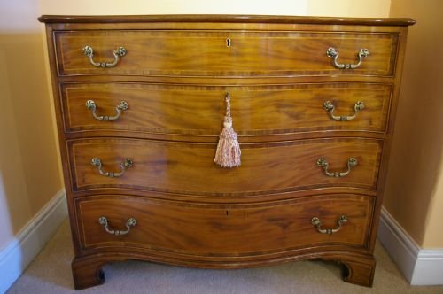 Late 18th Century Serpentine Mahogany Chest of Drawers