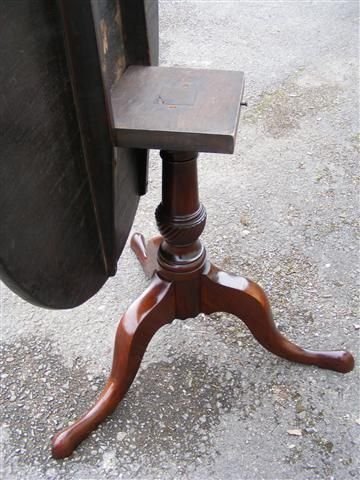 fig 1. Beautiful Georgian Mahogany Tripod Table