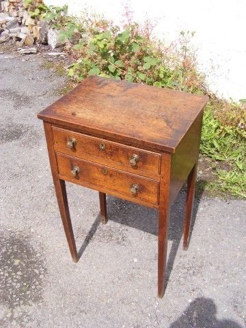 Charming Geo III Oak Side Table of Lovely Size