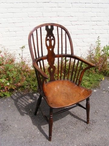 fig 1. Lovely Country Yew wood Windsor Armchair C1800