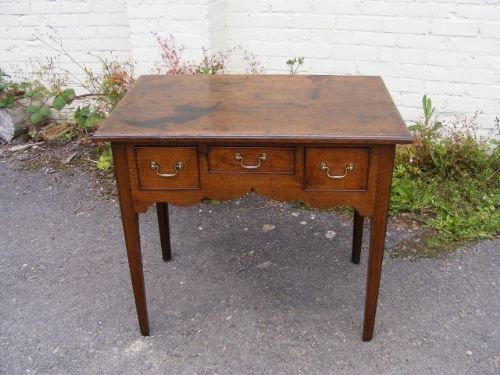 Lovely Geo III Oak Lowboy/side Table with 3 Drawers