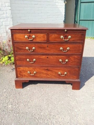 A Stunning Early Georgian Mahogany Chest of Drawers with a Slide.