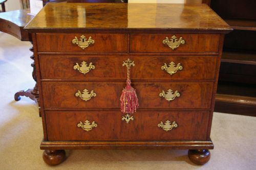 Early 18th Century Walnut Chest of Drawers.