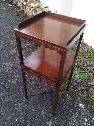 Pretty Georgian Mahogany Occasional/lamp/bedside Table