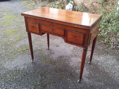 An Attractive 19th Century Mahogany Dressing Table/writing Table.