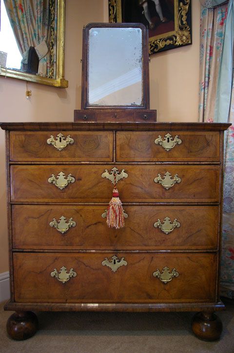 Lovely Early 18th Century Walnut Chest of Drawers