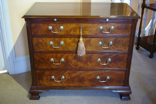 Beautiful 18th Century Mahogany Bachelors Chest