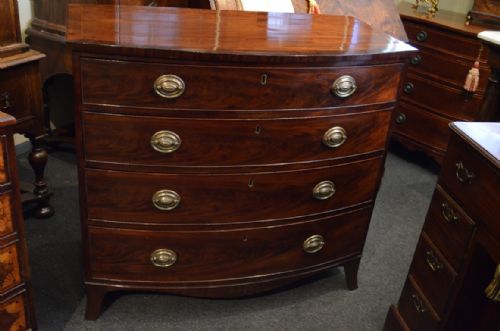 Beautiful Georgian  Crossbanded Mahogany Bow Front Chest of Drawers
