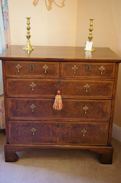 Beautiful 18th Century Walnut Chest of Drawers of Lovely Proportions