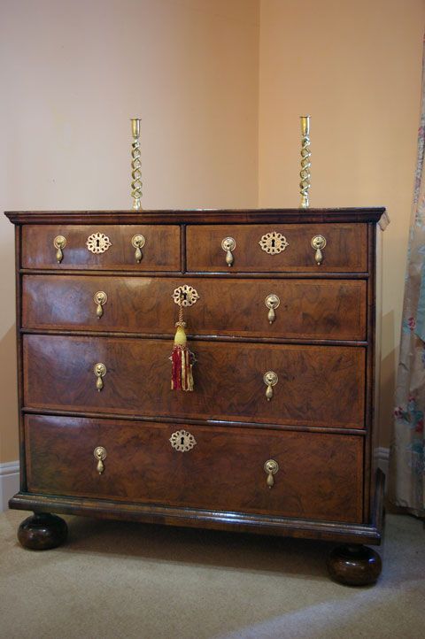 Early 18th Century Walnut Chest of Drawers