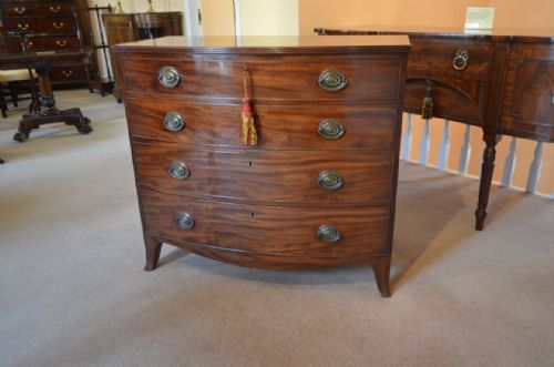 Georgian Mahogany Bowfronted Chest of Drawers.