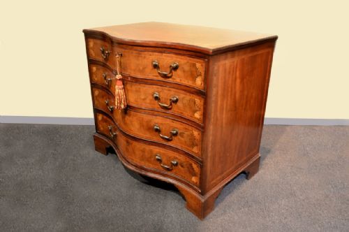 fig 1. Superb Late George III Mahogany Inlaid Serpentine fronted Dressing Chest