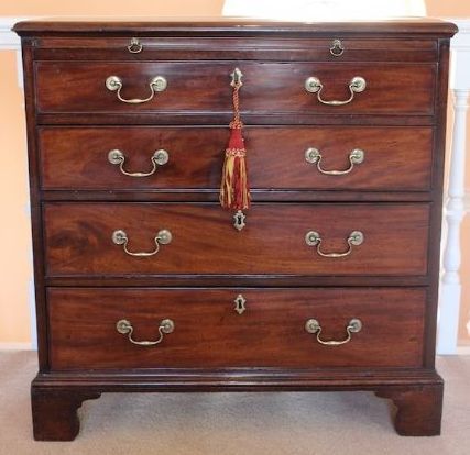 Beautiful Georgian Mahogany Bachelor Chest with Brushing Slide. C.1770