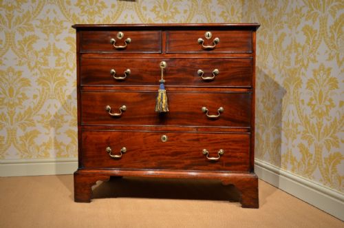 Stunning Georgian Mahogany Chest of 2 Over 3 Drawers.