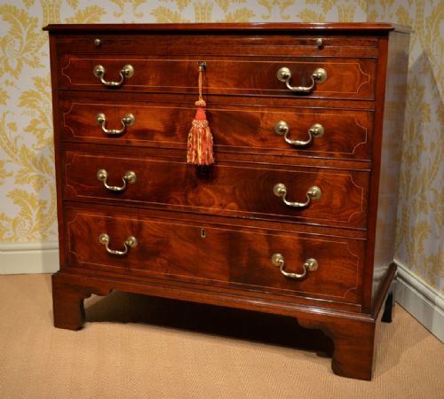 A Wonderful Georgian Mahogany Bachelor Chest of Drawers.