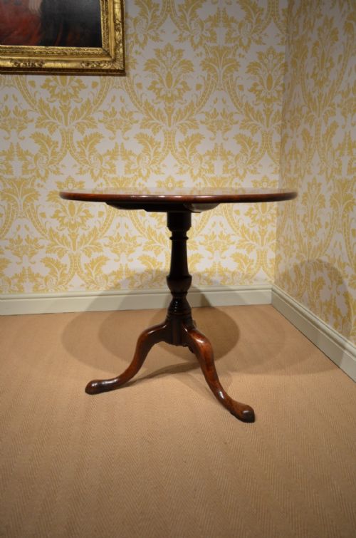 Beautiful Georgian Mahogany Tripod Table.
