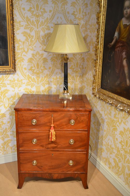 Fabulous 19th Century Mahogany Three Drawer Chest of Drawers with Superb Decorative Black Line Inlay.