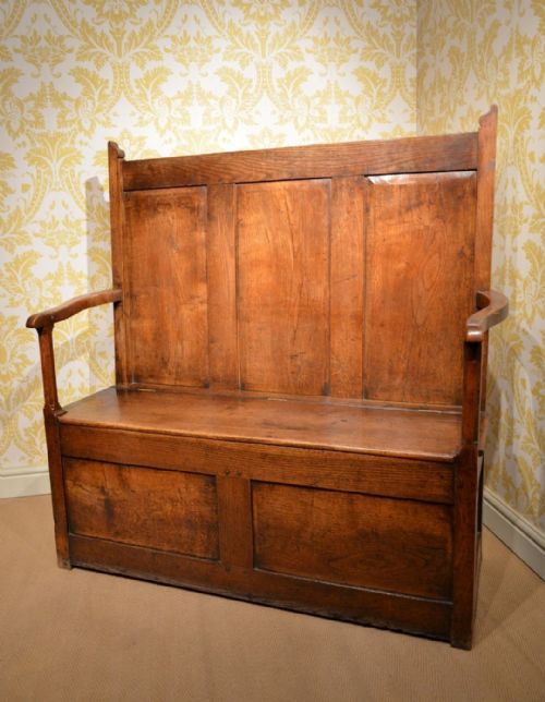 Beautiful Georgian Oak  Box Seat Country Settle with Fabulous Colour
