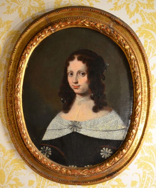 Superb 17th Century Painting of a Young Lady in an Oval Frame.