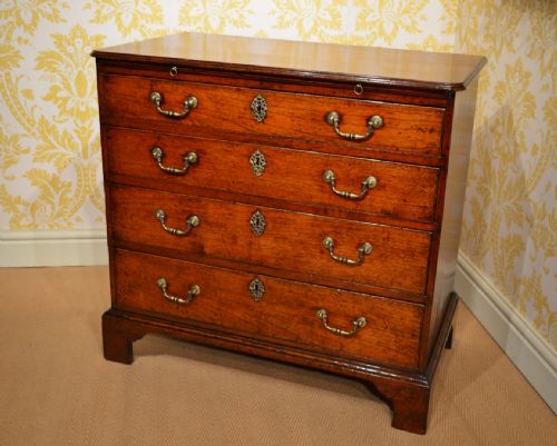 Superb Georgian Mahogany Bachelors Chest with Brushing Slide
