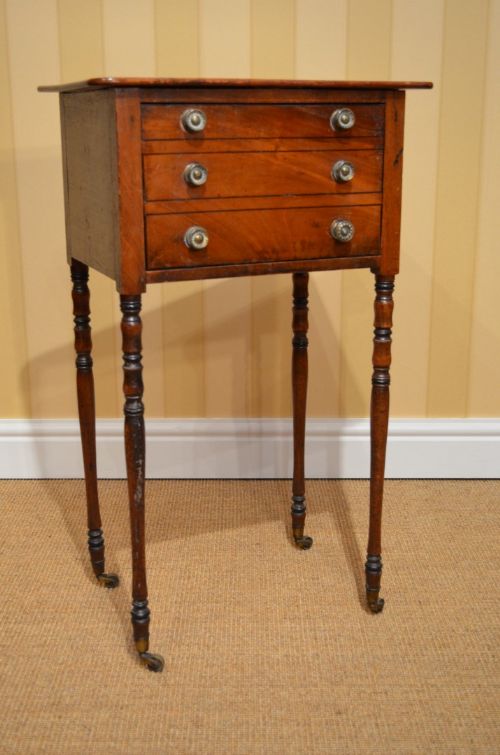Elegant 19th Century Mahogany Lamp/side/work Table on Turned Legs C.1820