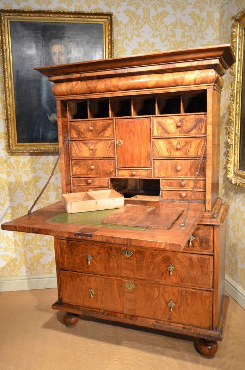 Beautiful 17th Century Rare Early Walnut Escritoire C1685