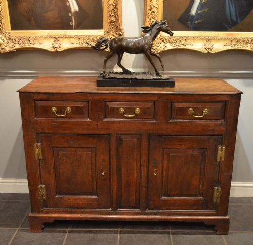 Small Georgian Oak Cupboard Base Dresser in Country House Condition.