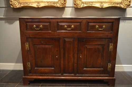 fig 3. SMALL GEORGIAN OAK CUPBOARD BASE DRESSER IN COUNTRY HOUSE CONDITION.
