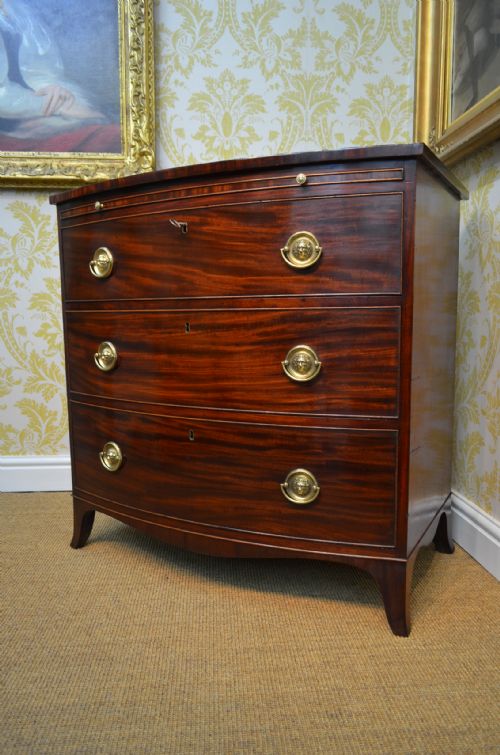 Beautiful Regency Mahogany Bow fronted Chest of Drawers of small proportions