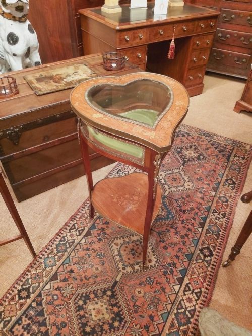 fig 1. Heart Shaped Vitrine Bijouterie Display Table.