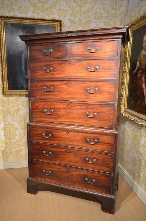 Beautiful Georgian Mahogany Chest on Chest/tallboy with Superb Flame Mahogany.