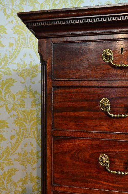 BEAUTIFUL GEORGE III MAHOGANY CHEST ON CHEST - ADDITIONAL PHOTO 3