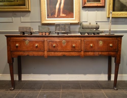 Early 18th Century Oak Padfoot Dresser Base