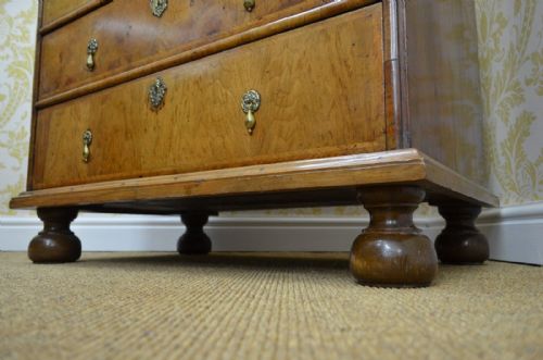 EARLY 18TH CENTURY WALNUT CHEST OF DRAWERS - ADDITIONAL PHOTO 15