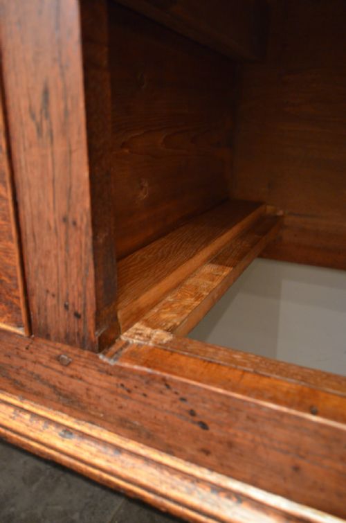 A BEAUTIFUL GEORGIAN OAK DRESSER BASE - ADDITIONAL PHOTO 14