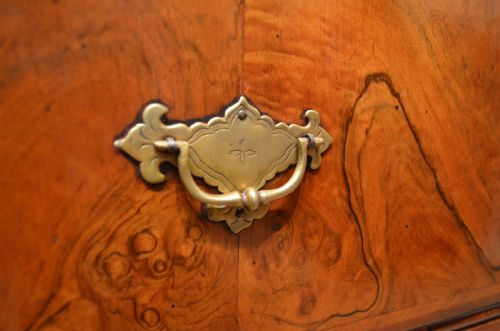 WILLIAM AND MARY WALNUT CABINET ON CHEST - ADDITIONAL PHOTO 16