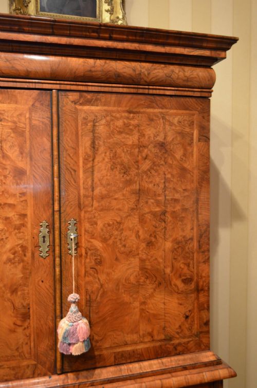 WILLIAM AND MARY WALNUT CABINET ON CHEST - ADDITIONAL PHOTO 4