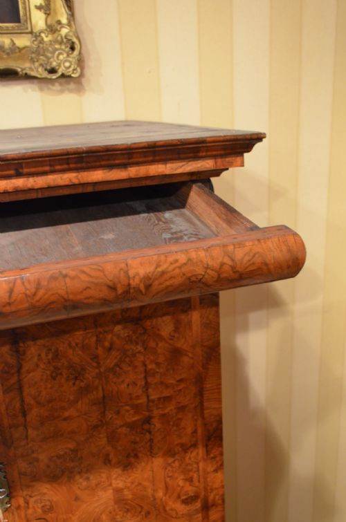WILLIAM AND MARY WALNUT CABINET ON CHEST - ADDITIONAL PHOTO 6