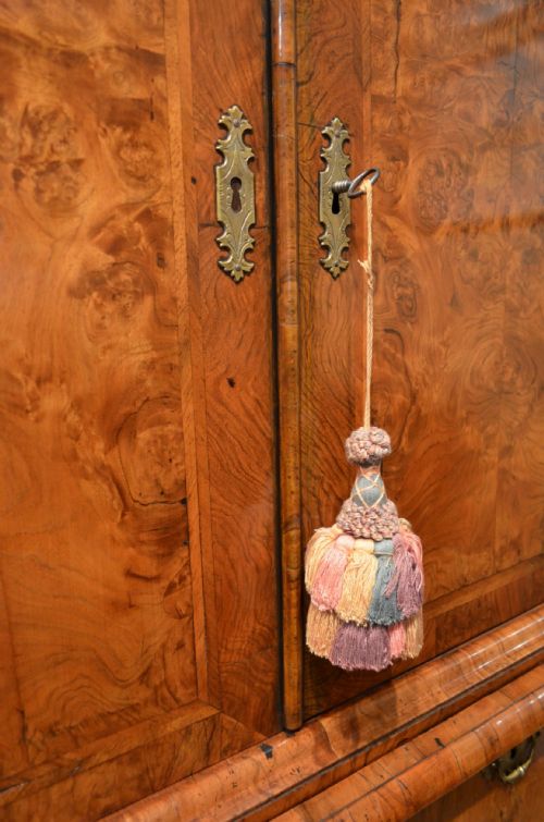 WILLIAM AND MARY WALNUT CABINET ON CHEST - ADDITIONAL PHOTO 27