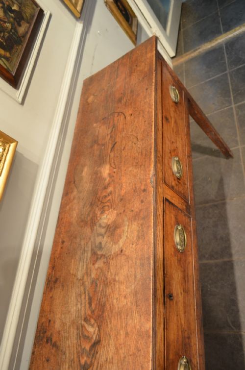 GEORGIAN OAK AND ELM THREE DRAWER DRESSER BASE - ADDITIONAL PHOTO 11