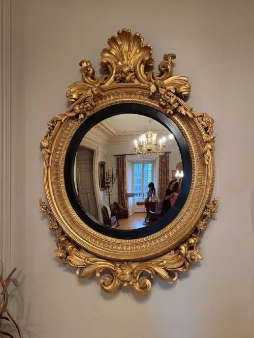 ELEGANT OVAL REGENCY GILT MIRROR