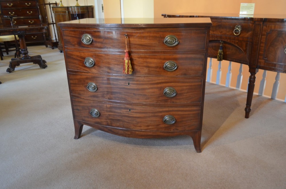 Georgian Mahogany Bowfronted Chest of Drawers.