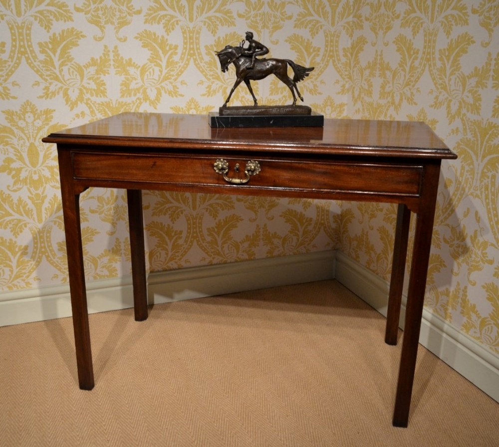 Lovely Georgian Mahogany single drawer Side Table in excellent condition.