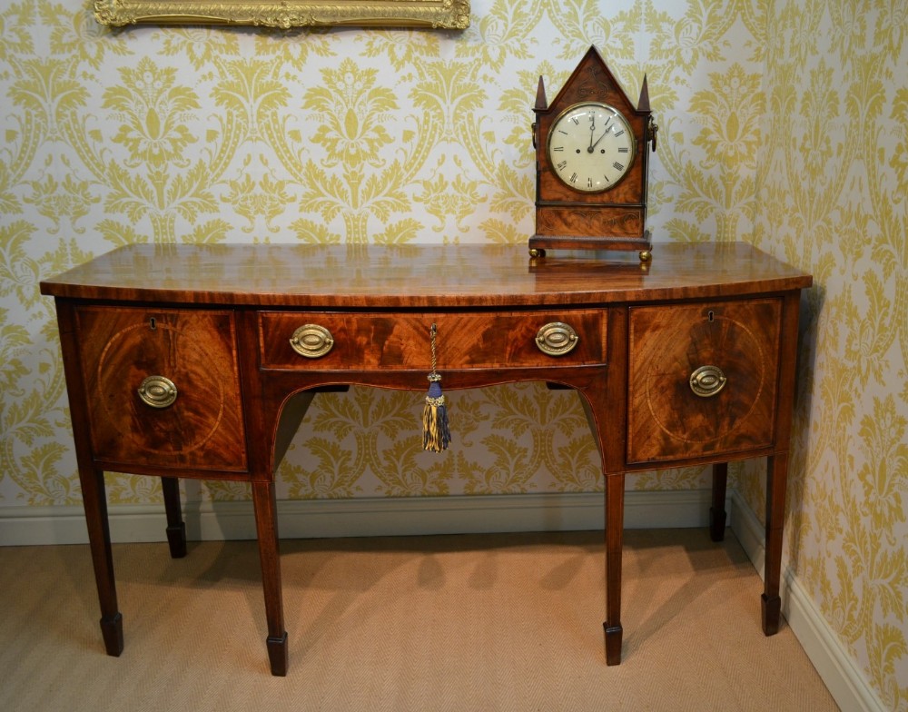 Beautiful George III Mahogany Sideboard from the Hepplewhite Period.