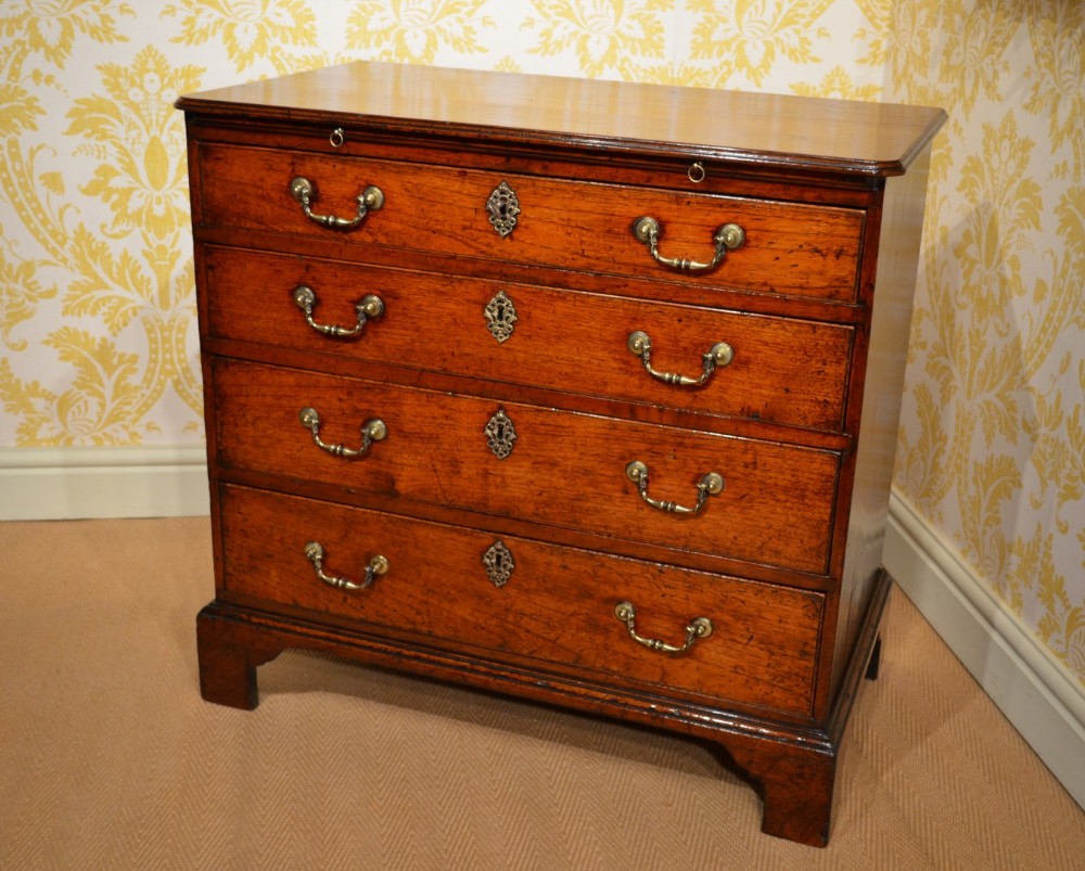Superb Georgian Mahogany Bachelors Chest with brushing slide