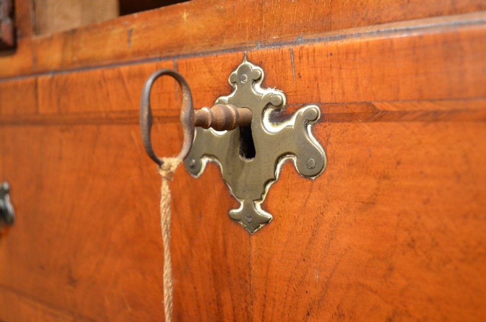Early 18th Century Walnut Chest on Chest View XXVII