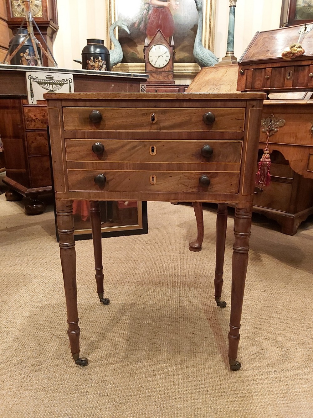  BEAUTIFUL MAHOGANY ROSEWOOD BANDED AND BOXWOOD STRUNG NIGHT TABLE